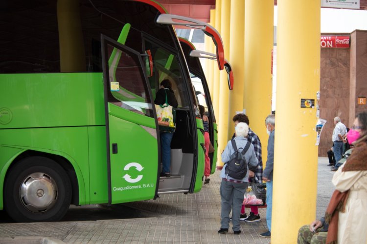 El uso del bono transporte crece un 62 % entre los usuarios de GuaguaGomera