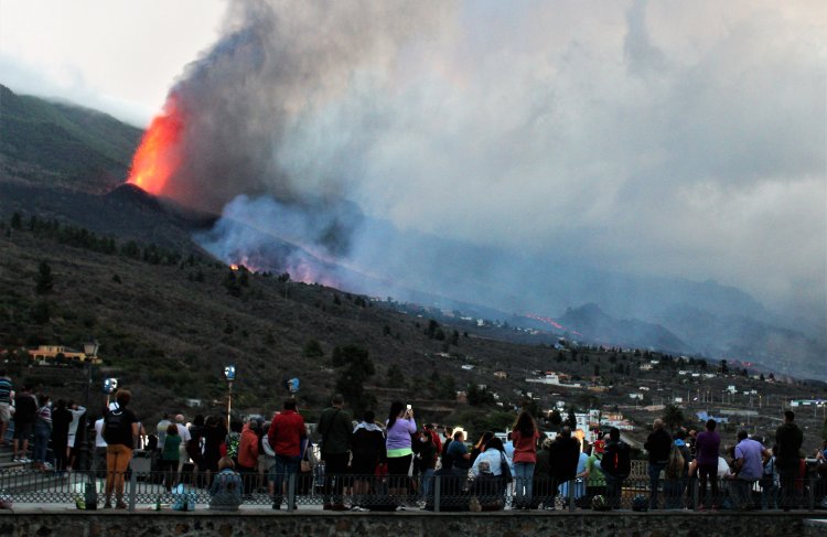 Presentan una querella contra los responsables de la emergencia volcánica de La Palma