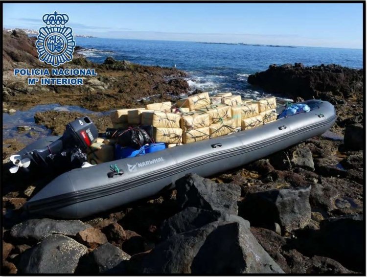 Cuatro detenidos por desembarcar 3.293 kilos de hachís en la costa de Telde