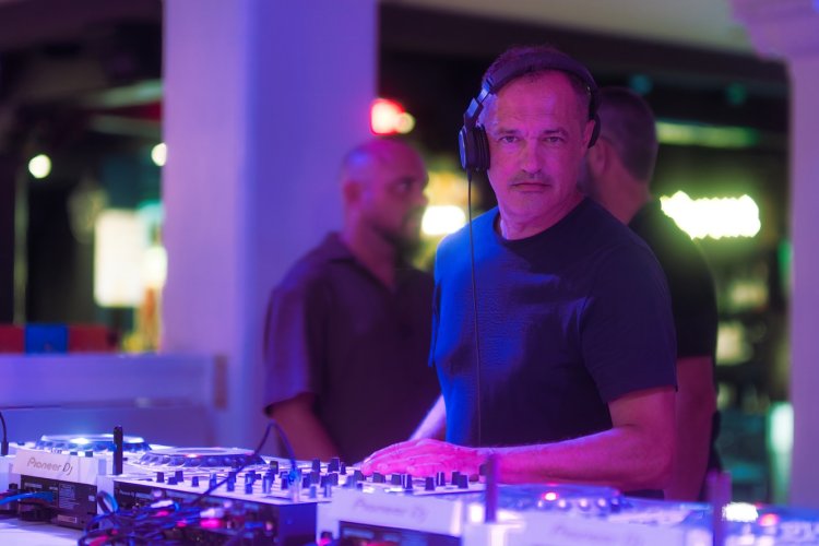 Nico López celebra sus 40 años de carrera como dj en La Cla del Puerto de la Cruz