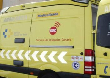 Tres heridos en un accidente múltiple con vuelco en La Oliva