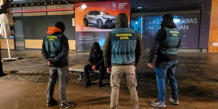 Detenido un yihadista en Granada que manejaba bots para acceder a contenido terrorista a través de Internet
