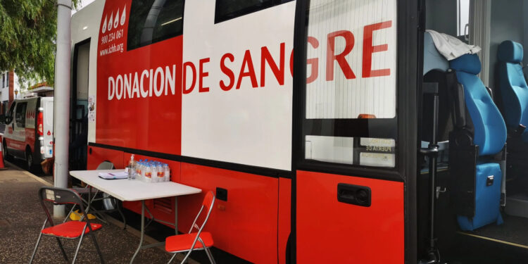 Hemodonación instala una unidad móvil junto al Ayuntamiento de Antigua en Fuerteventura