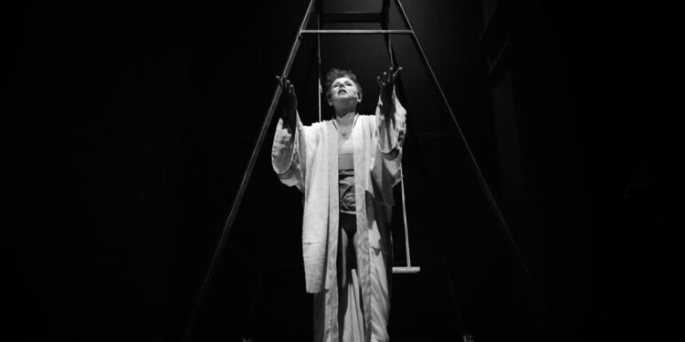 ‘Edith Piaf, el gorrión de París’: fuerza y fragilidad en el Espacio La Granja