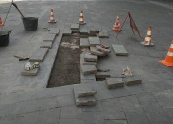 El Ayuntamiento reacondiciona el pavimento de la plaza Stagno en el barrio de Triana 1