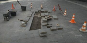 El Ayuntamiento reacondiciona el pavimento de la plaza Stagno en el barrio de Triana 1