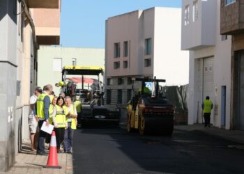 El Ayuntamiento reordena el tráfico para continuar con el asfaltado en siete barrios de la ciudad (foto archivo Isla Perdida) (1)