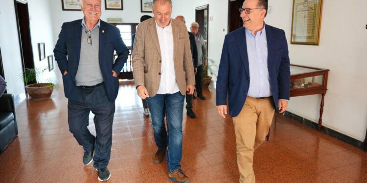 Educación invierte un millón de euros en la mejora de dos centros educativos de Firgas