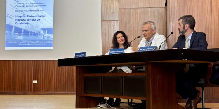 El Hospital La Candelaria da a conocer su oferta formativa especializada a más de sesenta graduados sanitarios 