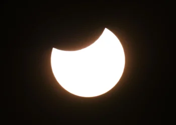 Eclipe parcial de Sol desde el Teide: sutil, pero una oportunidad para conocer el Cosmos