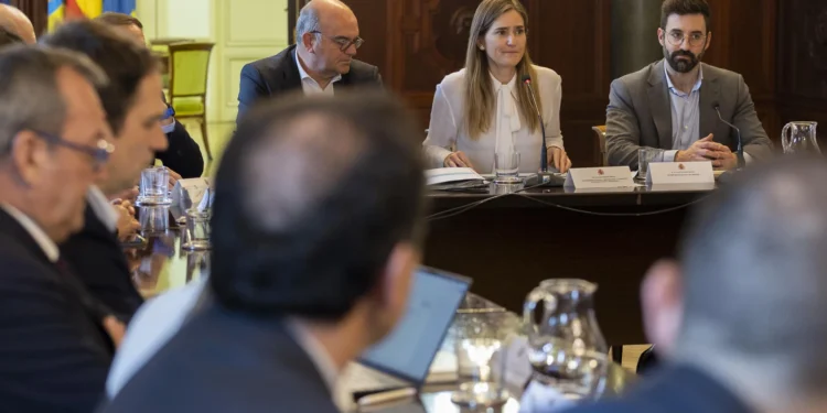 Aagesen acelera el despliegue de las energías renovables en Canarias, para lograr 10 veces más capacidad