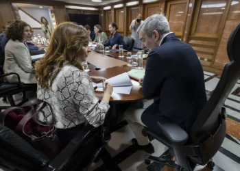 Canarias atiende a 5.485 menores inmigrantes pendientes de distribuir a otras comunidades