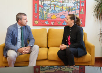 Manuel Domínguez se reúne con la presidenta del Cabildo de Fuerteventura