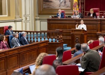 Jéssica de León pide responsabilidad a los grupos parlamentarios para aprobar la ley del alquiler vacacional