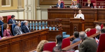 Jéssica de León pide responsabilidad a los grupos parlamentarios para aprobar la ley del alquiler vacacional