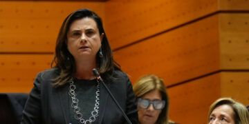 Rosa Viera: “El Gobierno planifica en secreto el desmantelamiento de la unidad del Grupo de Reserva nº8 de la Guardia Civil” de Tenerife