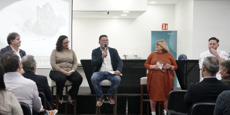 El Gobierno de Canarias publica un libro pionero sobre el potencial gastronómico de la carne de cabra madurada