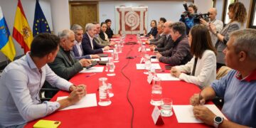 El Gobierno media entre representantes del Estado y el pueblo herreño para recuperar la normalidad de La Restinga