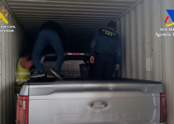 Recuperados 21 vehículos de alta gama sustraídos ocultos en contenedores en el puerto de Valencia