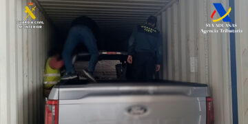 Recuperados 21 vehículos de alta gama sustraídos ocultos en contenedores en el puerto de Valencia