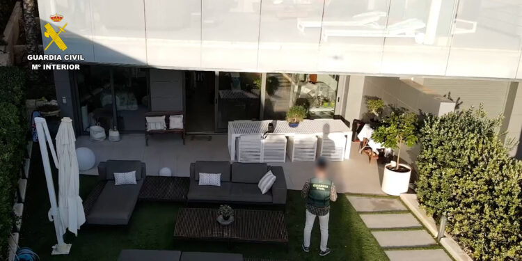 Detenida una familia dedicada a estafar a empresarios mediante falsos préstamos internacionales