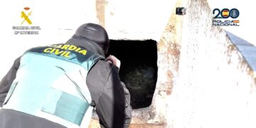 Desmantelada una organización criminal dedicada al tráfico de armas de guerra que contaba con una galería de tiro subterránea