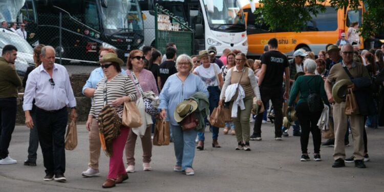 La tradición se mantiene viva: 700 mayores protagonizan el encuentro en FEAGA