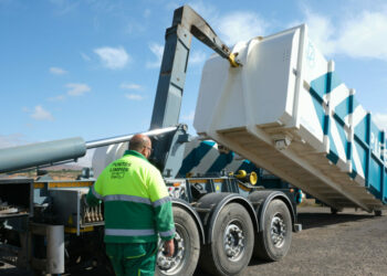 El Cabildo de Fuerteventura adquiere diez contenedores de compactación para mejorar el traslado de los residuos municipales a Zurita