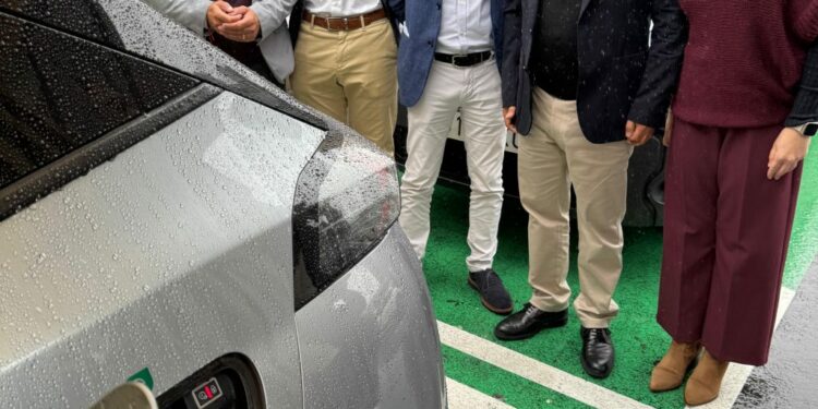 290425 Presentaci�n estaciones de carga de veh�culos el�ctricos