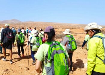 Antigua propone a los caminantes recorrer el sendero de Corralejo a Lajares