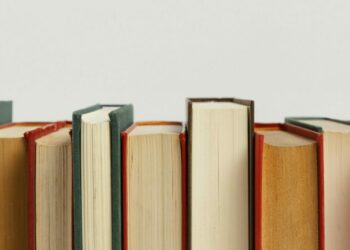 Uno de cada tres canarios lee libros al menos una vez por semana; el 44%, nunca