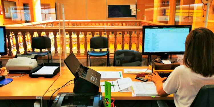 Antigua convoca una plaza pública de Técnico de Administración General