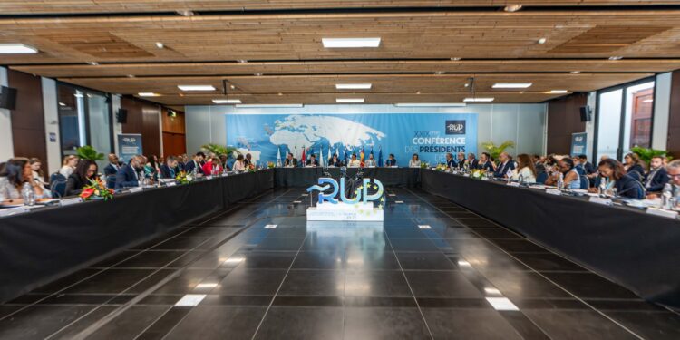 Canarias también eleva a la Comisión de Islas su estrategia para limitar la compra de viviendas a no residentes