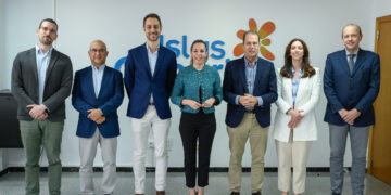 Turismo y Airbnb firman un acuerdo para retirar los anuncios de alojamientos turísticos que incumplen la normativa