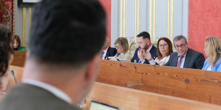 El Ayuntamiento impulsa con el FDCAN la urbanización de la carretera de Almatriche y el Centro de Protección Animal