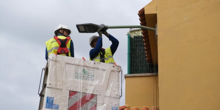 El Ayuntamiento licita la instalación de más de 1.500 luminarias LED en los barrios de La Isleta y Las Coloradas