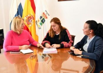Elena Álamo y Esther Delgado cerrando la colaboración de Eva Pascual para el chat de apoyo a las familias trans (1) (1)