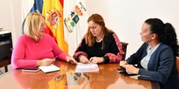 Elena Álamo y Esther Delgado cerrando la colaboración de Eva Pascual para el chat de apoyo a las familias trans (1) (1)