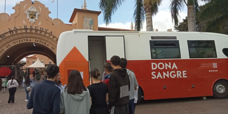 Hemodonación y Hemoterapia visita varios centros educativos de las islas para concienciar sobre la donación