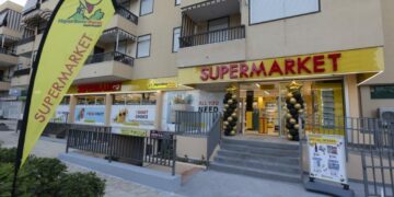 Fachada de HiperDino Express Arona