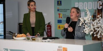 FOTO ARCHIVO CONCEJALA DESARROLLO LOCAL EN ACTO DE PROMOCIÓN productos KM0 Valsequillo