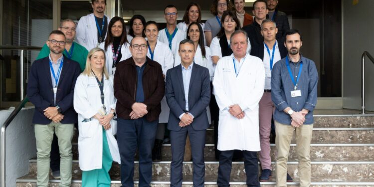 El Hospital La Candelaria realiza el primer tratamiento no invasivo para eliminar el temblor esencial