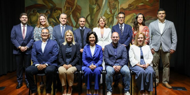 Carlos Díaz destaca el papel del Colegio Oficial de Médicos de Las Palmas dentro del sistema sanitario