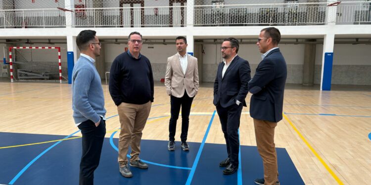 Poli Suárez visita las instalaciones deportivas de La Palma que acogerán el Eurobasket Sub-18 femenino