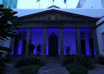 Fachada del Parlamento de Canarias