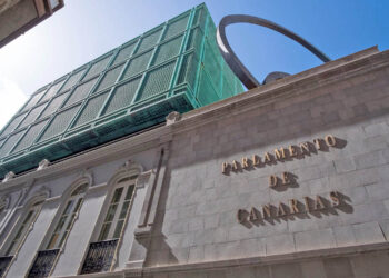 Fachada del edificio del Parlamento de Canarias