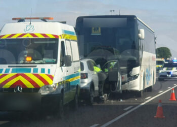 Fallece un hombre de 69 años en una colisión frontal entre un coche y una guagua en Caleta de Fuste