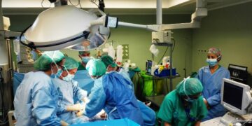 Canarias se sitúa por primera vez por debajo de la media nacional en demora quirúrgica, con cuatro días menos