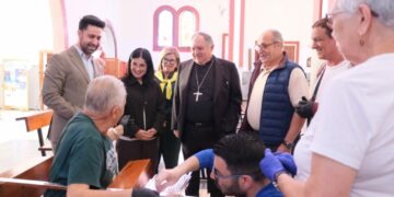 La alcaldesa, Carolina Darias, junto al obispo José Mazuelos en la presentación de la coronación de la Virgen del Carmen de La Isleta