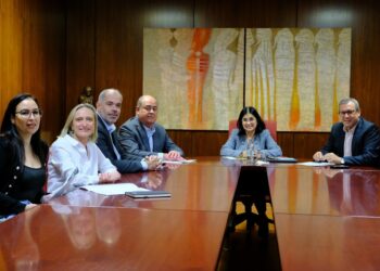 La alcaldesa Darias mantiene un encuentro con representantes de ASINCA y AEDICA